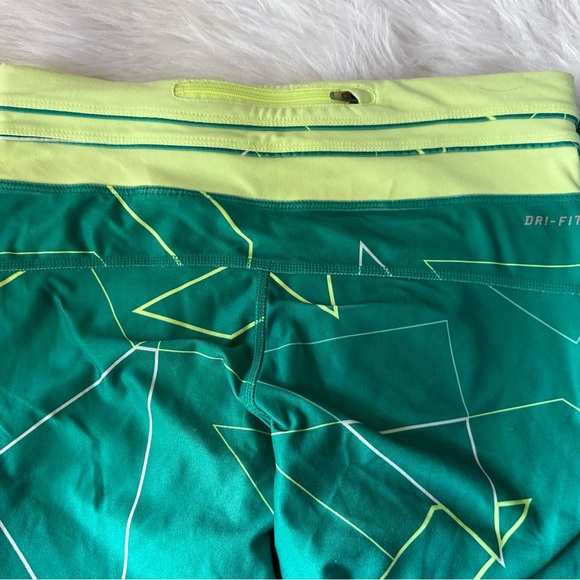 EUC Nike Vibrant Green and‎ Yellow Geometric Leggings Size S - Picture 4 of 4
